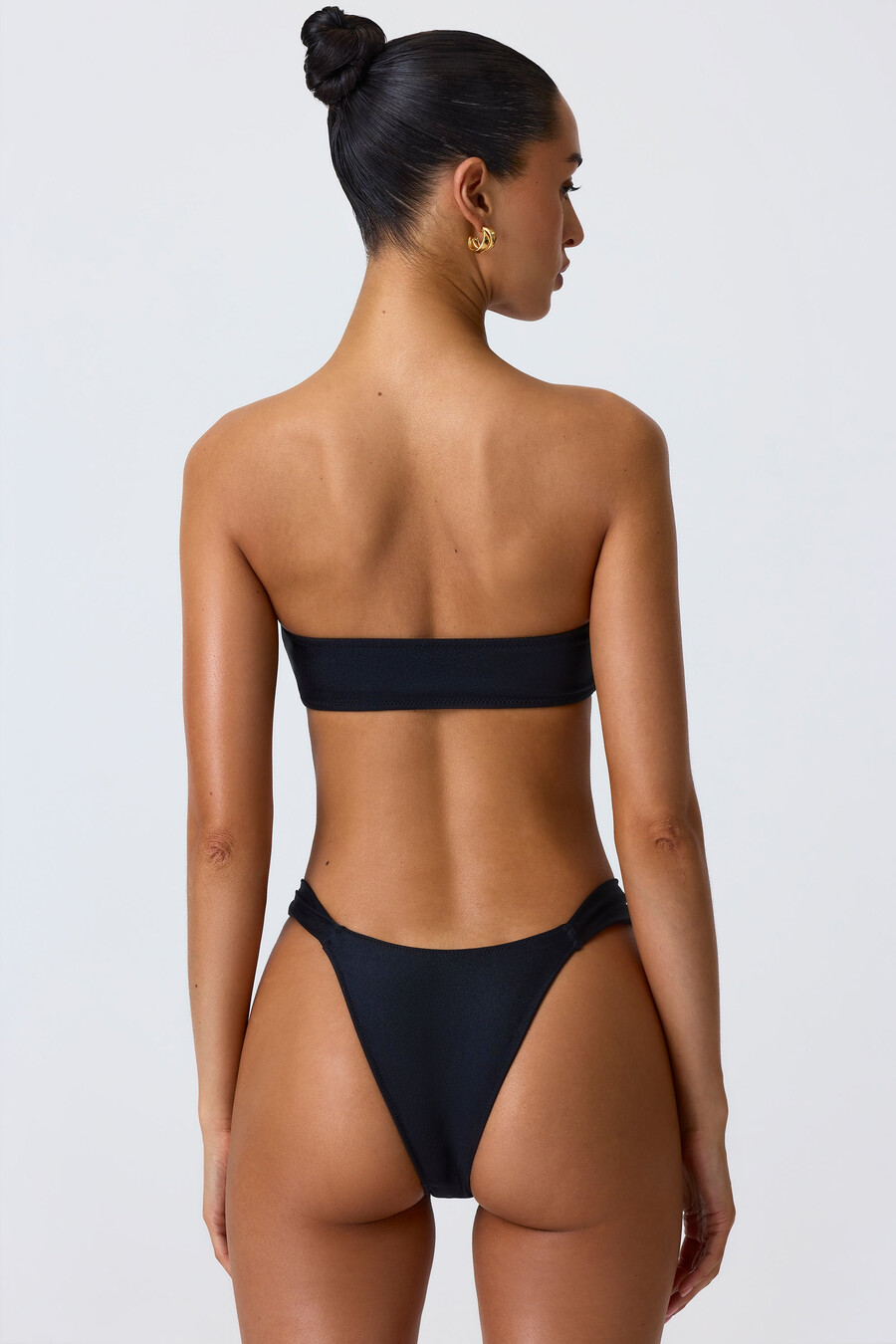 koristeltu aukkoinen bandeau-bikiniyläosa mustana