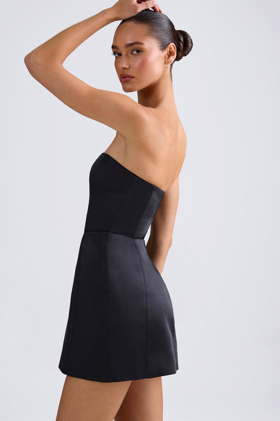 bandeau-kuvioinen tulip-minimekko mustana