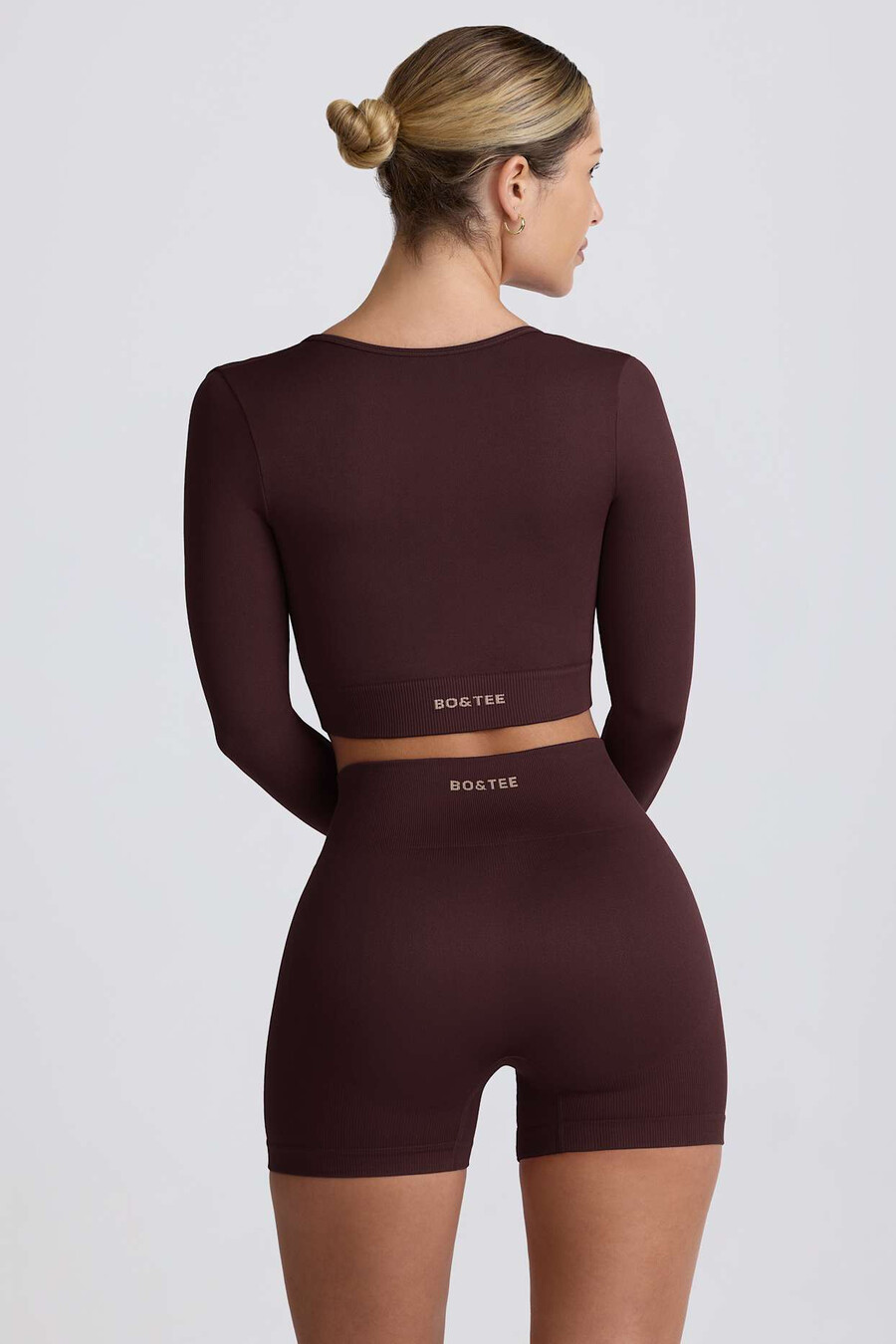 super sculpt saumattomat korkeavyötäröiset minishortsit suklaanvärisinä