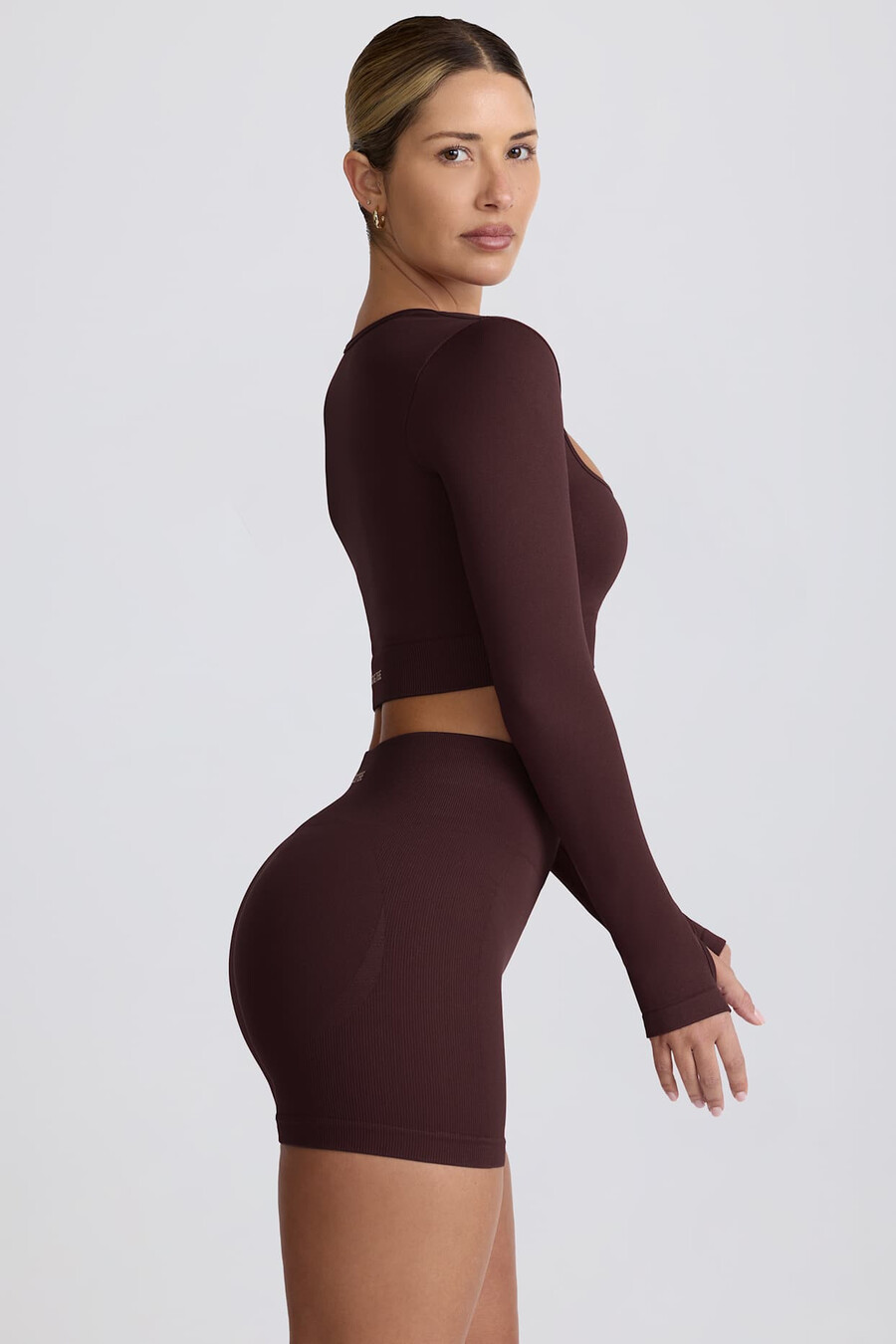 super sculpt saumattomat korkeavyötäröiset minishortsit suklaanvärisinä
