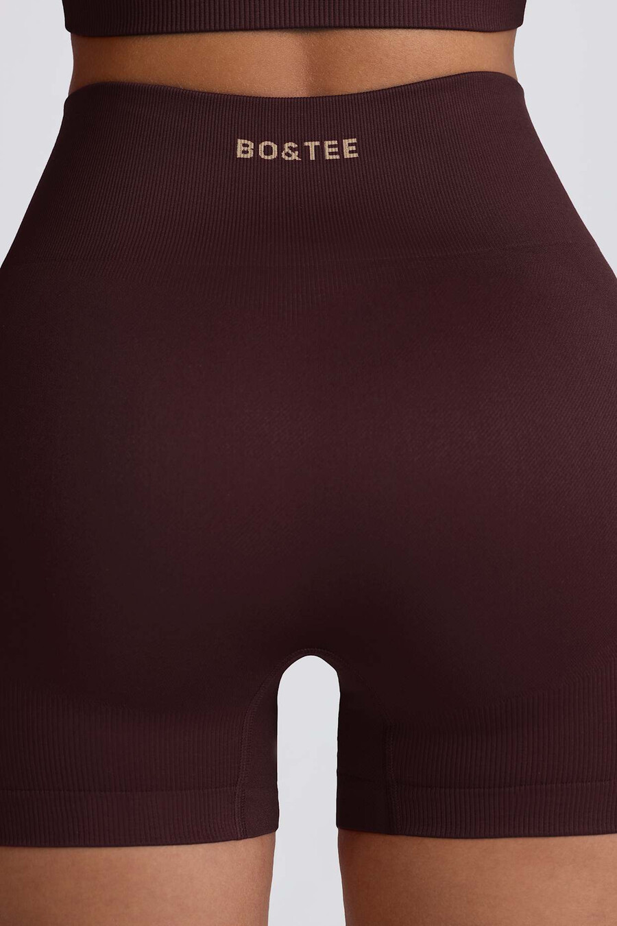 super sculpt saumattomat korkeavyötäröiset minishortsit suklaanvärisinä