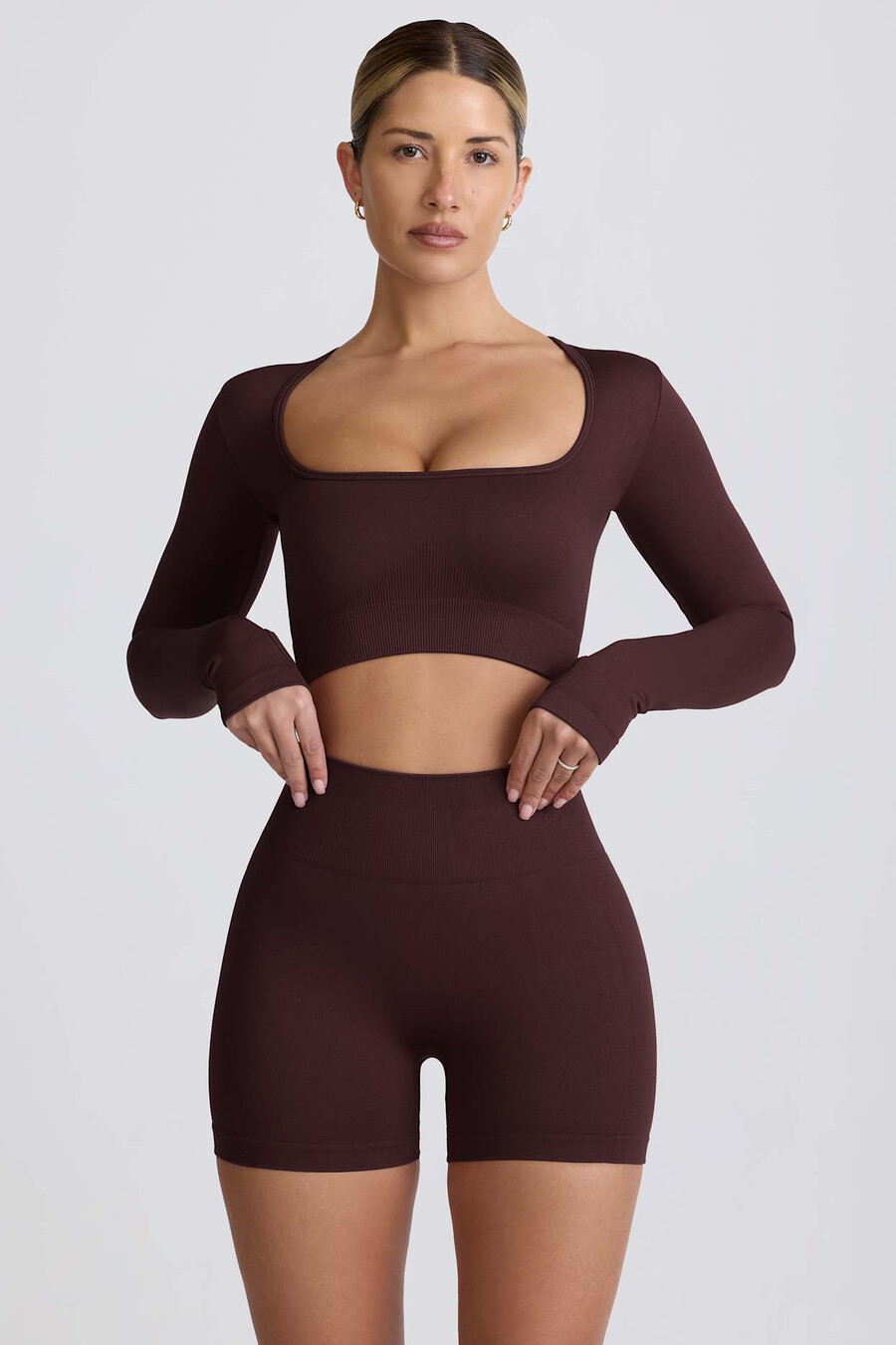 super sculpt saumattomat korkeavyötäröiset minishortsit suklaanvärisinä