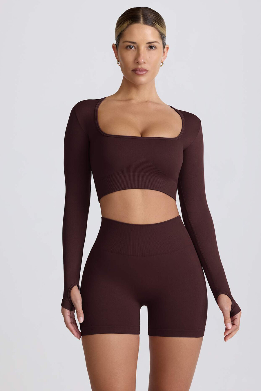 super sculpt saumattomat korkeavyötäröiset minishortsit suklaanvärisinä