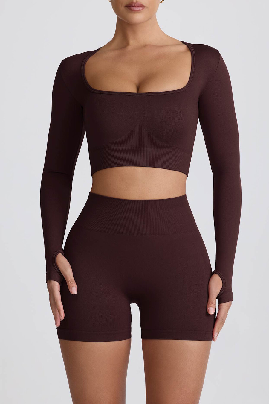 super sculpt saumattomat korkeavyötäröiset minishortsit suklaanvärisinä