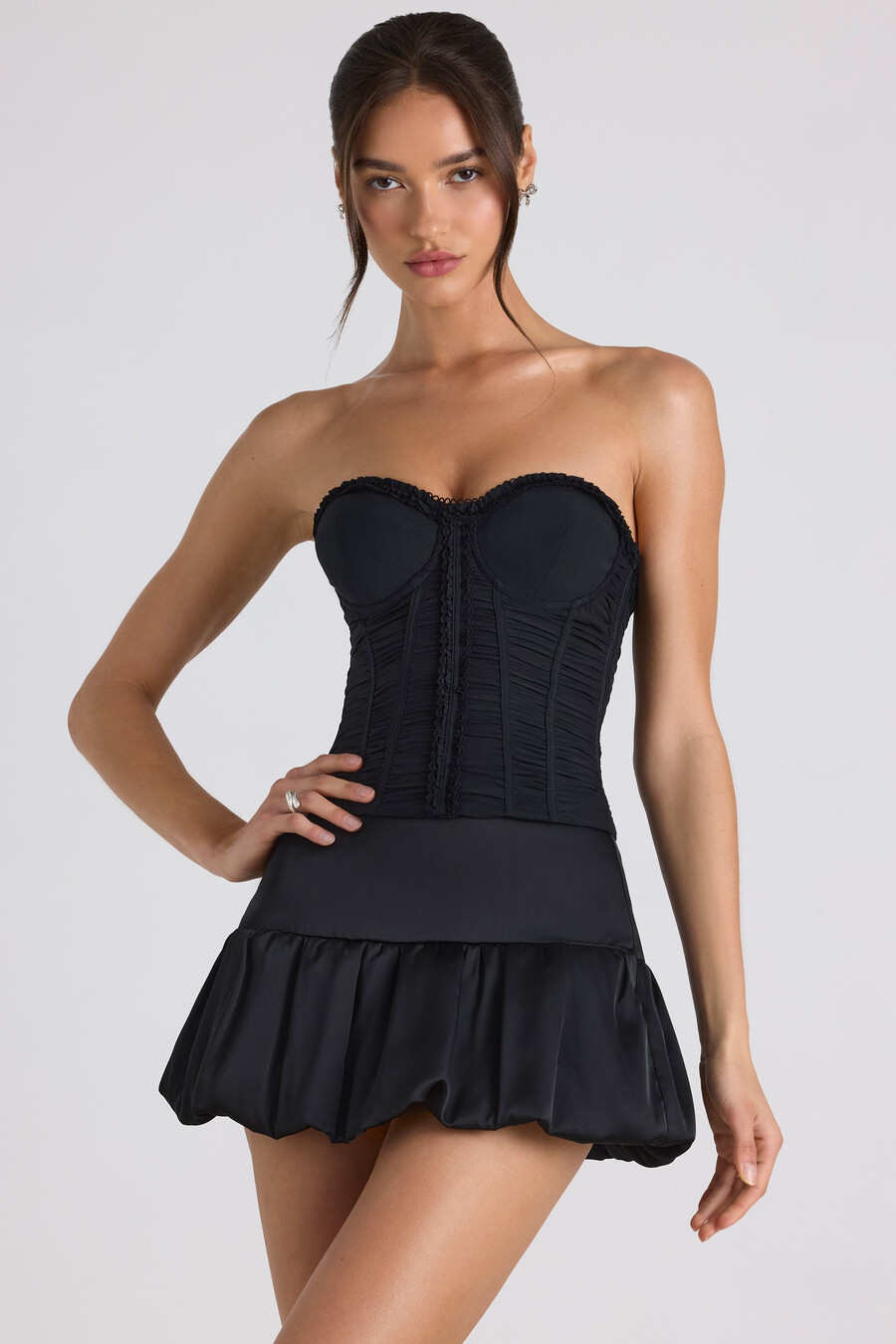 bubble hem mid rise micro mini -hame mustana