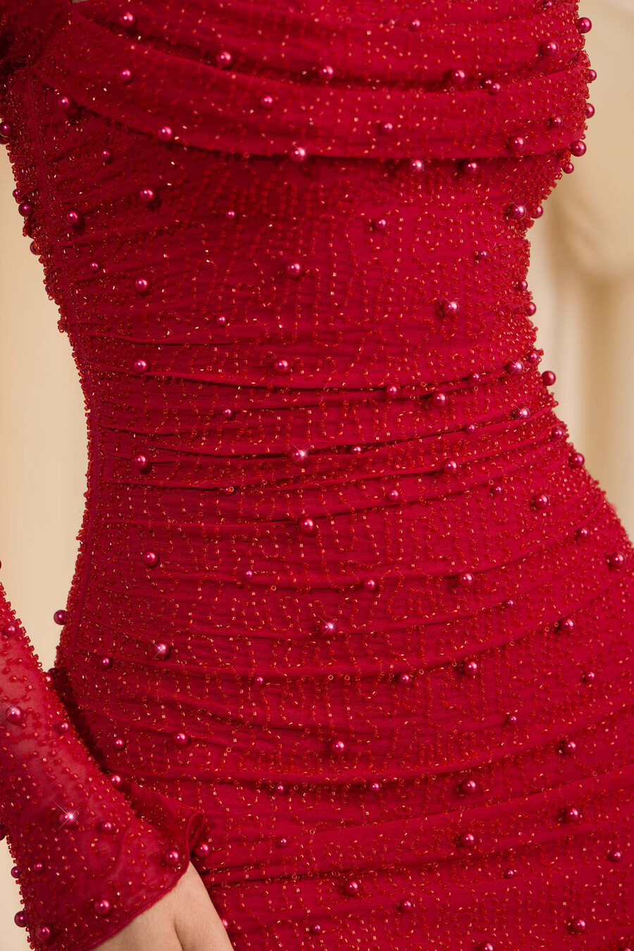 koristeltu hupullinen laskostettu minimekko värissä true red