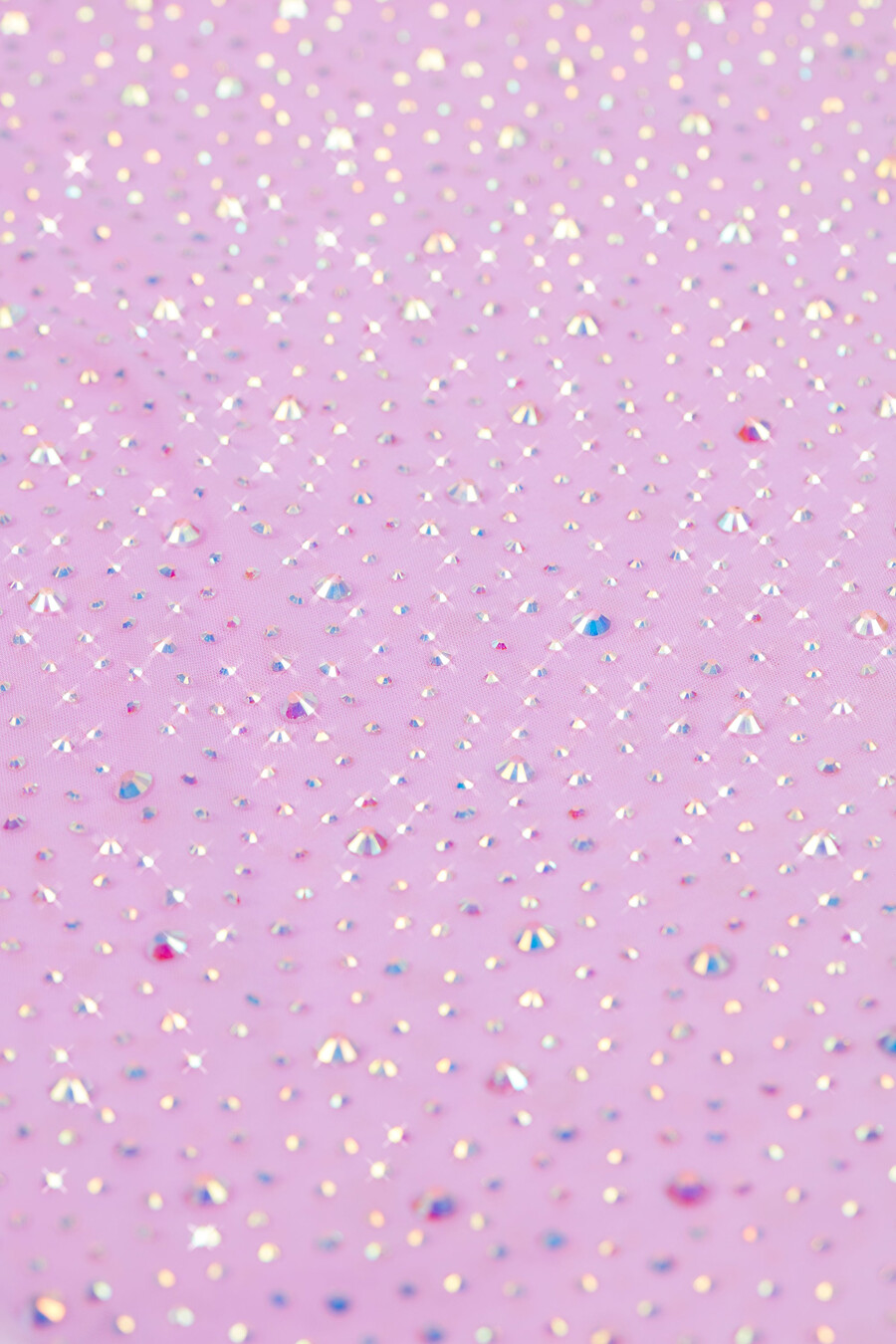 koristeltu aukkoinen minimekko violetinpunaisena