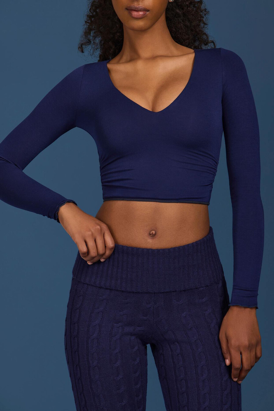 rypytetty pitkähihainen crop toppi laivastonsinisessä