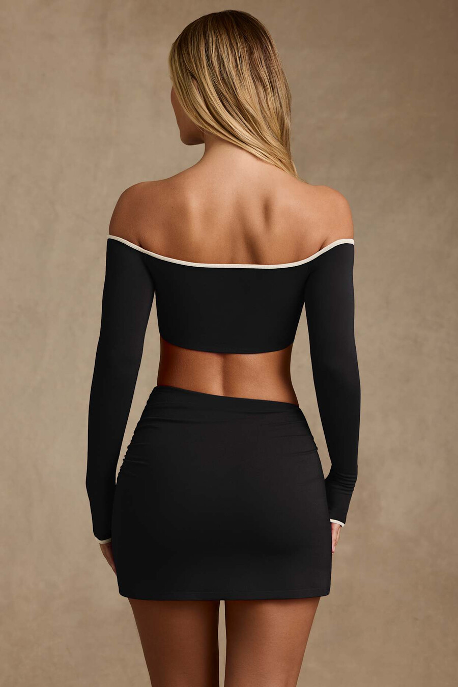 modaalinen kontrastiviimeistelty crop toppi mustana