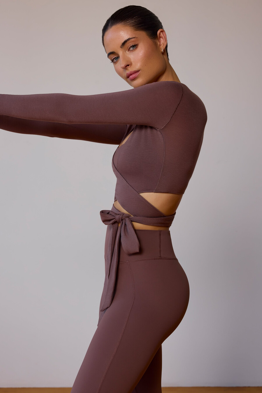 pitkähihainen kietaisutoppi taupe brown