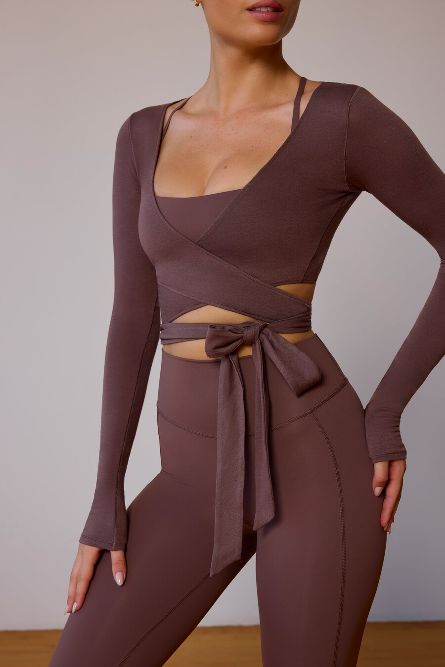 pitkähihainen kietaisutoppi taupe brown