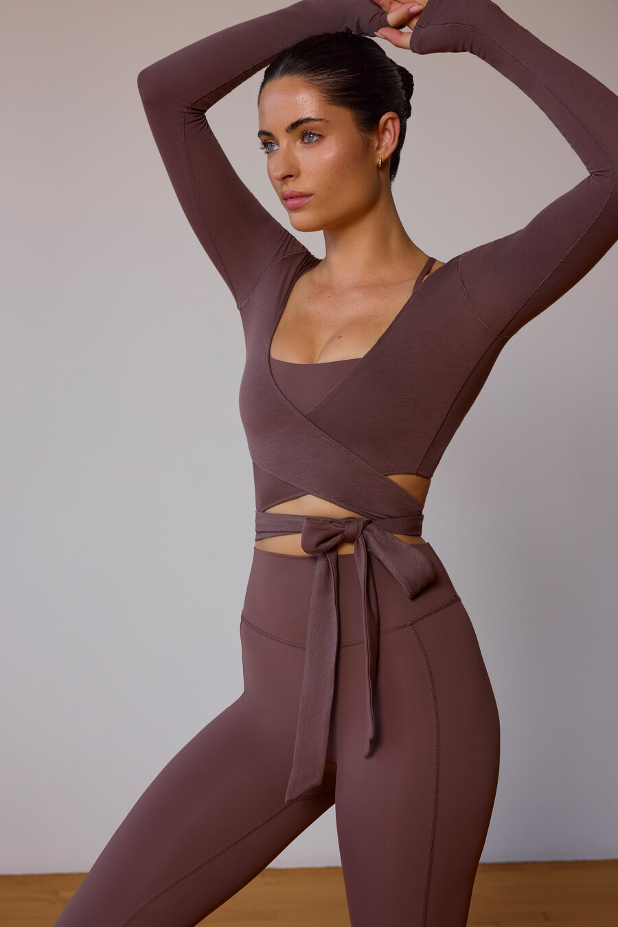 pitkähihainen kietaisutoppi taupe brown