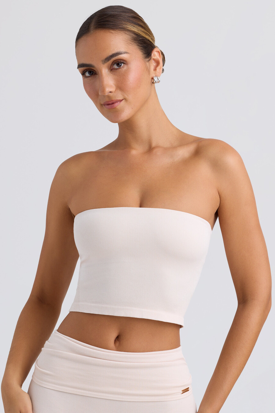 bandeau-tyylinen crop-toppi värissä washed cream