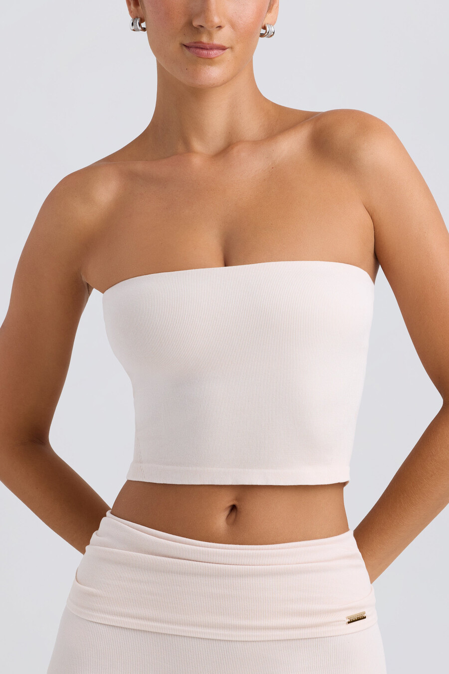 bandeau-tyylinen crop-toppi värissä washed cream